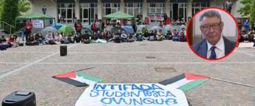 Una foto d’archivio di una manifestazione Pro Pal al Politecnico di Torino. Nel riquadro, lo storico Francesco Perfetti