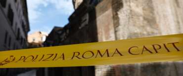 Roma, turista giapponese precipita dal muro del Pantheon e muore: disposta l’autopsia