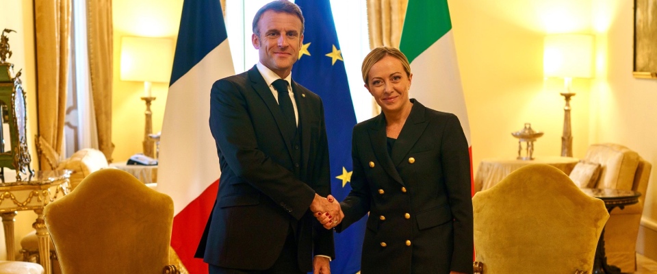 Meloni e Macron “amici” per una giusta causa: lanciano la Coalizione europea contro le droghe: fioccano le adesioni