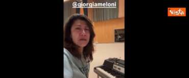 Elisa fa la lagna per Flotilla, consolatela. L’appello a Meloni: “Ora portate voi gli aiuti.” Carmen Consoli fa peggio: “Parto per Gaza” (video)