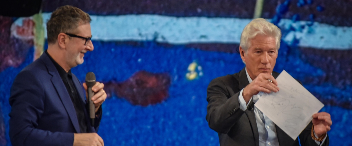 Fabio Fazio si imbarca sulla Flotilla con Richard Gere alla prima di “Che tempo che fa”: pronti e via contro il governo