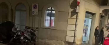 Cori fascisti in una sede di FdI, il Pd attacca. Roscani: “Gn di Parma commissariata, niente lezioni dalla sinistra”