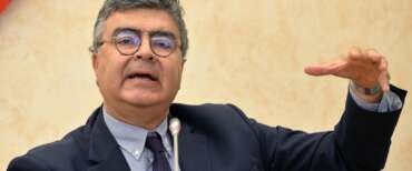 Fiano vittima del “fuoco amico” dei compagni pro-Pal: “Sionista, non puoi parlare all’università di Venezia”