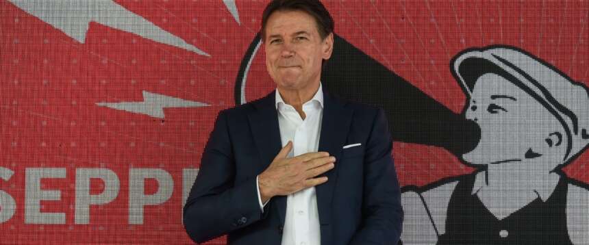 Giuseppi “Mao” Conte, l’unico leader coi requisiti dati da se stesso Giuseppi “Mao” Conte, l’unico leader coi requisiti dati da se stesso