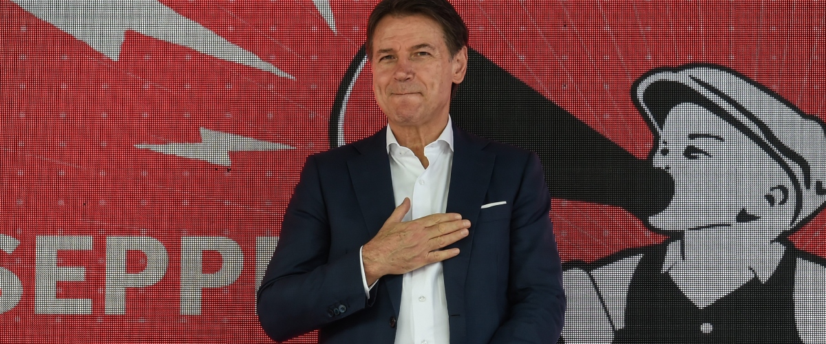 Paradosso e pregiudizio, Giuseppi “Mao” Conte è l’unico ad avere i requisiti per fare il leader: ma se lo dice da solo Paradosso e pregiudizio, Giuseppi “Mao” Conte è l’unico ad avere i requisiti per fare il leader: ma se lo dice da solo