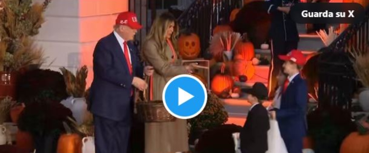 halloween alla porta della casa bianca bussa da trump un mini donald con piccola melania al seguito e non 232 uno scherzetto anzi video da Secoloditalia.it halloween alla porta della casa bianca bussa da trump un mini donald con piccola melania al seguito e non 232 uno scherzetto anzi video
