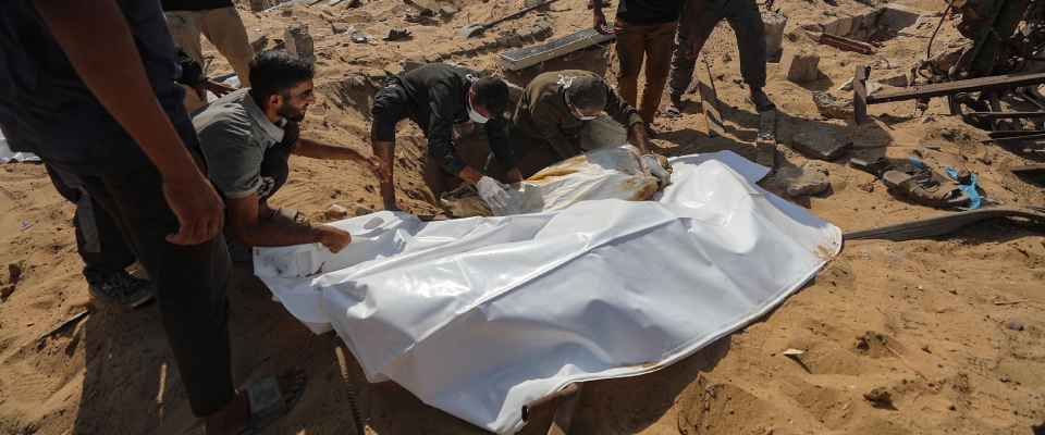 Hamas riconsegna i resti dell’ostaggio sbagliato a Israele, ma l’Idf aveva ripreso tutto: chiesti provvedimenti più duri a Netanyahu Hamas riconsegna i resti dell’ostaggio sbagliato a Israele, ma l’Idf aveva ripreso tutto: chiesti provvedimenti più duri a Netanyahu