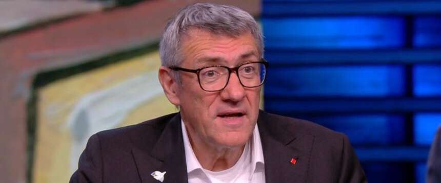 Landini, l’insulto sessista a Meloni: “Cortigiana di Trump”. Persino Floris si scandalizza (video) Landini, l’insulto sessista a Meloni: “Cortigiana di Trump”. Persino Floris si scandalizza (video)