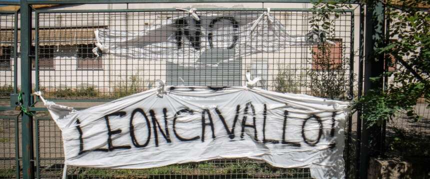 Leoncavallo, i militanti del centro sociale minacciano una nuova occupazione Leoncavallo, i militanti del centro sociale minacciano una nuova occupazione