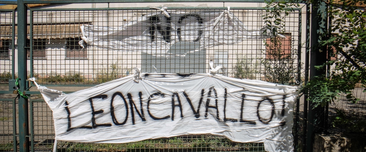 Leoncavallo, s’alza il solito grido: blocchiamo tutto, ma non il centro sociale. E minacciano una nuova occupazione (con “mamme” al seguito) Leoncavallo, s’alza il solito grido: blocchiamo tutto, ma non il centro sociale. E minacciano una nuova occupazione (con “mamme” al seguito)