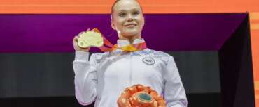 “È putiniana, non doveva gareggiare”: bufera su Angelina Melnikova, stella dei mondiali di ginnastica (video)