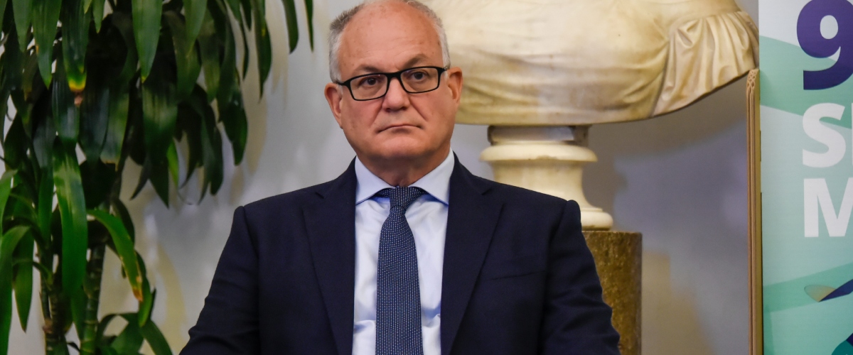 Impugna il fucile e minaccia Gualtieri: hai buttato giù la mia casa, ora tocca a te. Solidarietà bipartisan al sindaco. Rocca: inaccettabile Impugna il fucile e minaccia Gualtieri: hai buttato giù la mia casa, ora tocca a te. Solidarietà bipartisan al sindaco. Rocca: inaccettabile