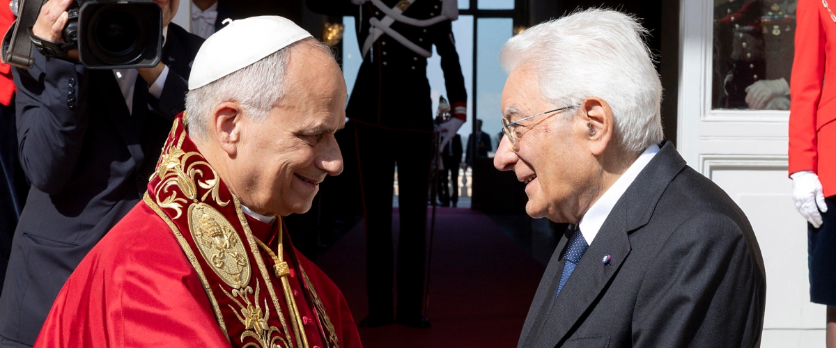 Papa Leone XIV ringrazia l’Italia e rovescia la retorica della sinistra: “Grazie per quanto fate per i migranti” Papa Leone XIV ringrazia l’Italia e rovescia la retorica della sinistra: “Grazie per quanto fate per i migranti”