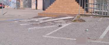 Sangue a Perugia, giovane accoltellato alla gola e trovato morto in un parcheggio dell’università
