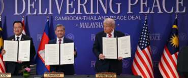 Trump vola in Asia e ottiene il cessate il fuoco tra Thailandia e Cambogia: “Giornata storica, ho già fermato otto guerre”