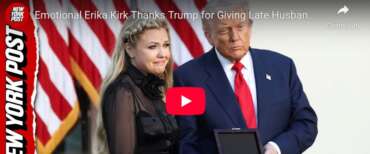 La commovente cerimonia alla Casa Bianca per il compleanno di Charlie Kirk. Trump: «Era speciale, è un eroe americano» (video)