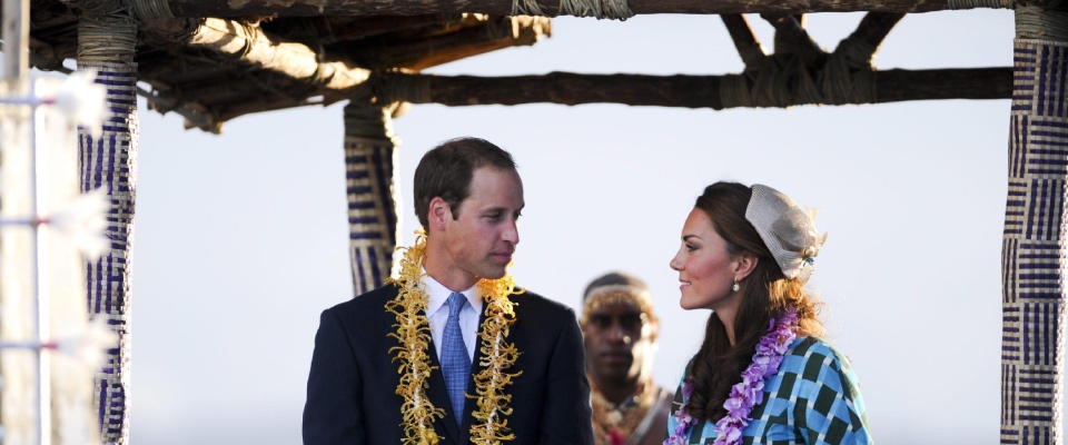 William e Kate pronti ad allontanare il principe Andrea coinvolto nello scandalo Epstein: a breve uscirà il libro di una vittima William e Kate pronti ad allontanare il principe Andrea coinvolto nello scandalo Epstein: a breve uscirà il libro di una vittima