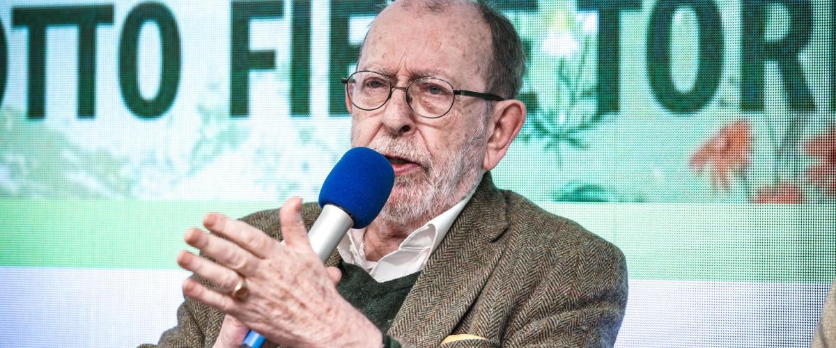 le guerre in atto mettono in gioco valori esistenziali gli europei devono ricordarlo la francia nella palude fino al collo parla alain de benoist da Secoloditalia.it le guerre in atto mettono in gioco valori esistenziali gli europei devono ricordarlo la francia nella palude fino al collo parla alain de benoist