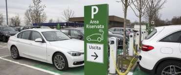 Uno studio smonta il “bluff” delle auto ibride plug-in: inquinano e costano 5 volte più di quanto dichiarano