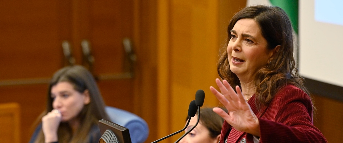 Insulti a Meloni, Boldrini difende Landini e getta alle ortiche anni di battaglie di genere sulle desinenze