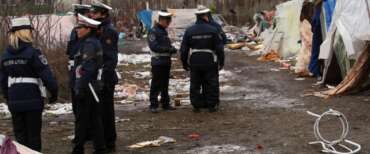 Blitz nel campo nomadi di via Selvanesco di Milano: 10 bambini tolti alle famiglie. È il campo dei baby rom che hanno ucciso Cecilia De Astis