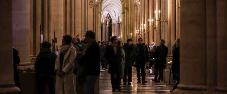 Paura a Notre-Dame: “Preparano una strage nelle prossime ore”. La lettera che allarma Parigi Paura a Notre-Dame: “Preparano una strage nelle prossime ore”. La lettera che allarma Parigi