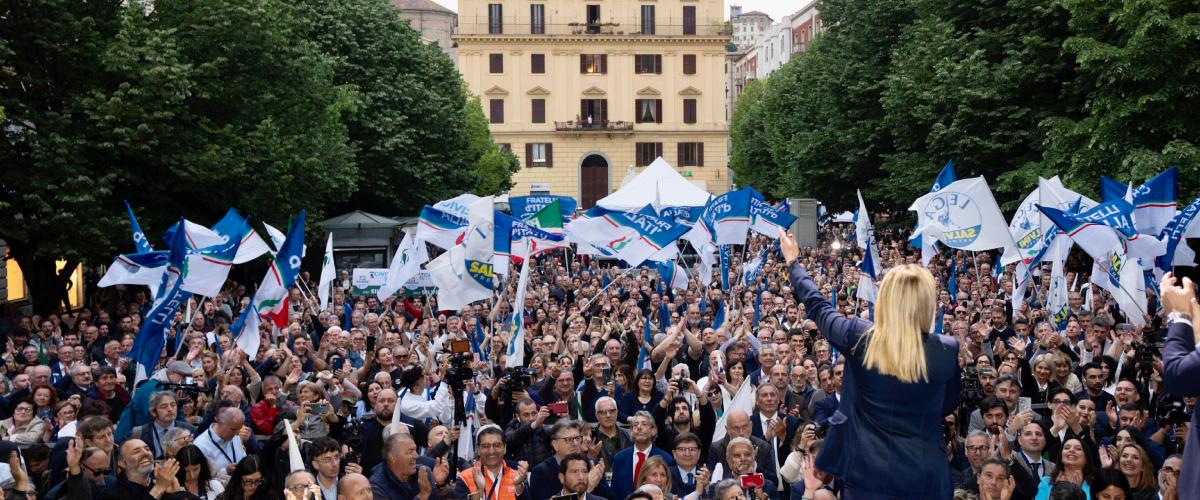 Il sondaggio: FdI continua a cresce e il centrodestra si attesta al 50%. Per il campo largo la “remuntada” resta un miraggio Il sondaggio: FdI continua a cresce e il centrodestra si attesta al 50%. Per il campo largo la “remuntada” resta un miraggio
