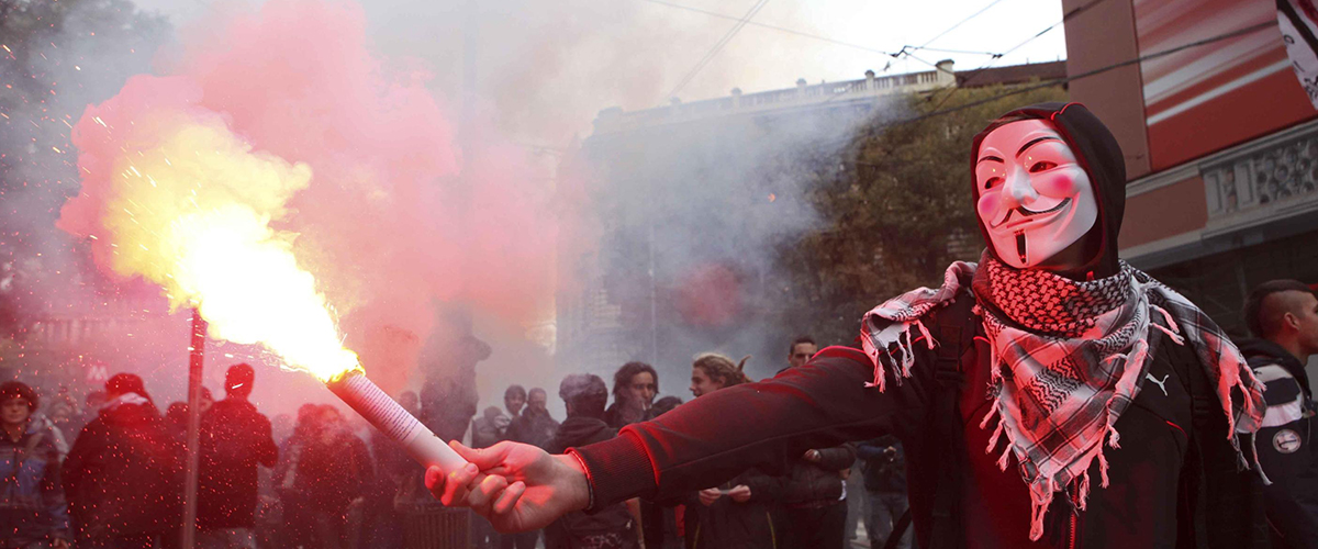 Cortei violenti e devastazioni, retata di “bravi ragazzi” della sinistra antagonista: 10 arresti, decine di denunce
