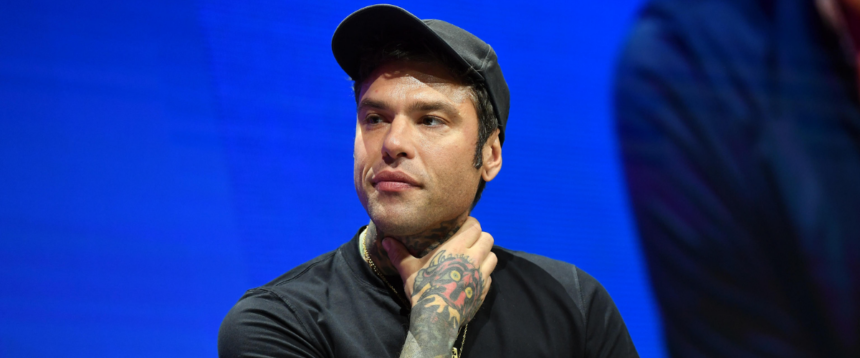 Fedez fuga dai social