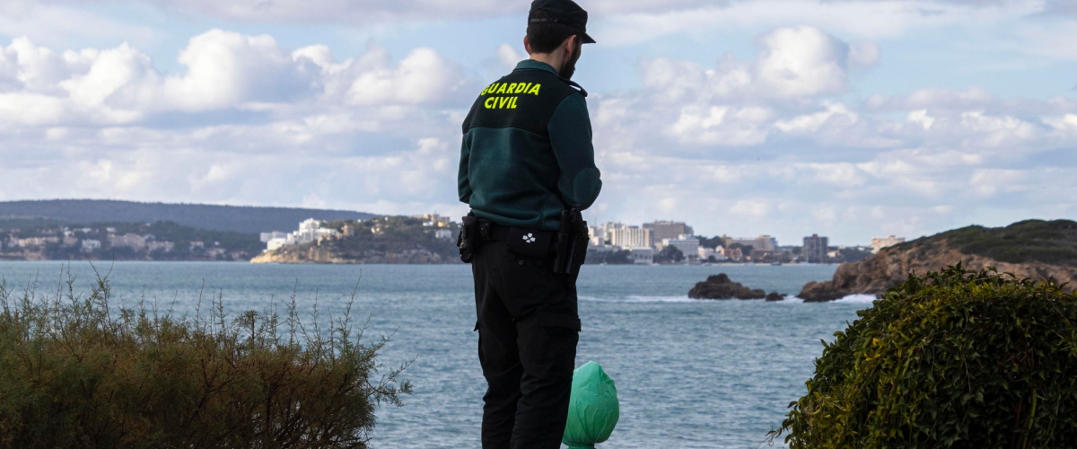 Giallo di Formentera, ribaltone nelle indagini sull’italiana trovata cadavere: l’autopsia esclude la morte violenta. Liberato il compagno