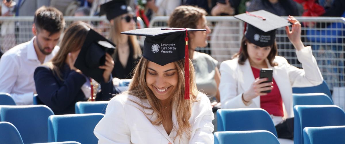 Cresce la fiducia dei giovani italiani nel futuro: economia, cultura, lavoro ora sono fattori di speranza Cresce la fiducia dei giovani italiani nel futuro: economia, cultura, lavoro ora sono fattori di speranza