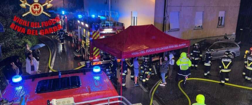Famiglia divorata dalle fiamme nella periferia di Milano: morti padre, madre e figlio nell’incendio di una palazzina Famiglia divorata dalle fiamme nella periferia di Milano: morti padre, madre e figlio nell’incendio di una palazzina