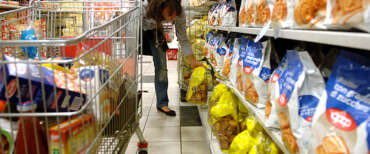 Ottobre roseo per il carrello della spesa: cala l’inflazione. Prezzi giù per energia, tlc e alimenti non lavorati