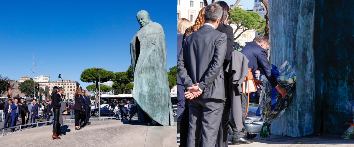 «Un piccolo rimedio a un atto ignobile»: La Russa porta fiori alla statua di Wojtyla, vandalizzata dai pro Pal