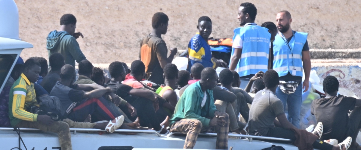 Migranti, schiaffo alla sinistra (sul barcone). Passa la mozione di maggioranza sul Memorandum con Libia