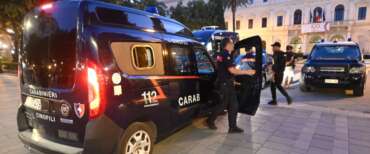 Truffe sui centri d’accoglienza per i migranti: scattano le misure cautelari per cinque persone coinvolte nella gestione