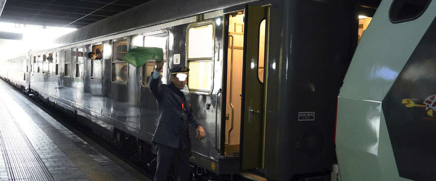 Fece scendere dal treno un nigeriano col biglietto non valido: controllore deve pagare 15mila euro. “Non sono razzista”