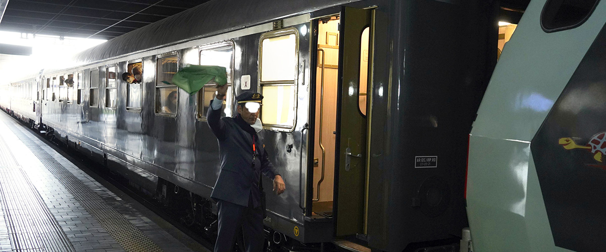 Fece scendere dal treno un nigeriano col biglietto non valido: controllore deve pagare 15mila euro. “Non sono razzista”