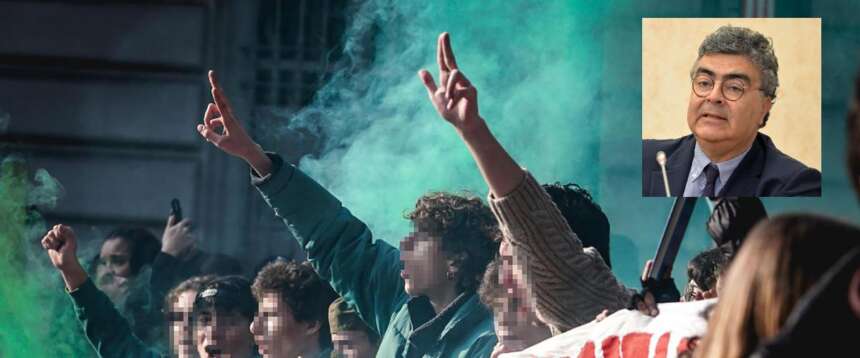 Una foto d’archivio di una manifestazione pro-Pal in cui viene fatto il gesto della P38; nel riquadro, Emanuele Fiano