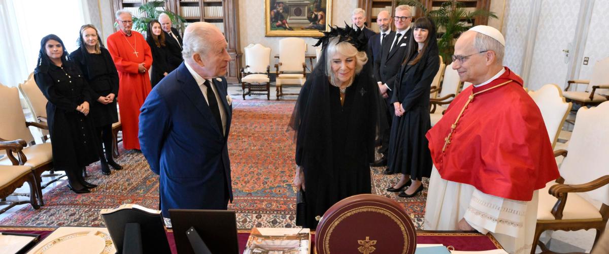 La preghiera comune per la cura del Creato: così Carlo III e Papa Leone hanno riallacciato i fili a 500 anni ...