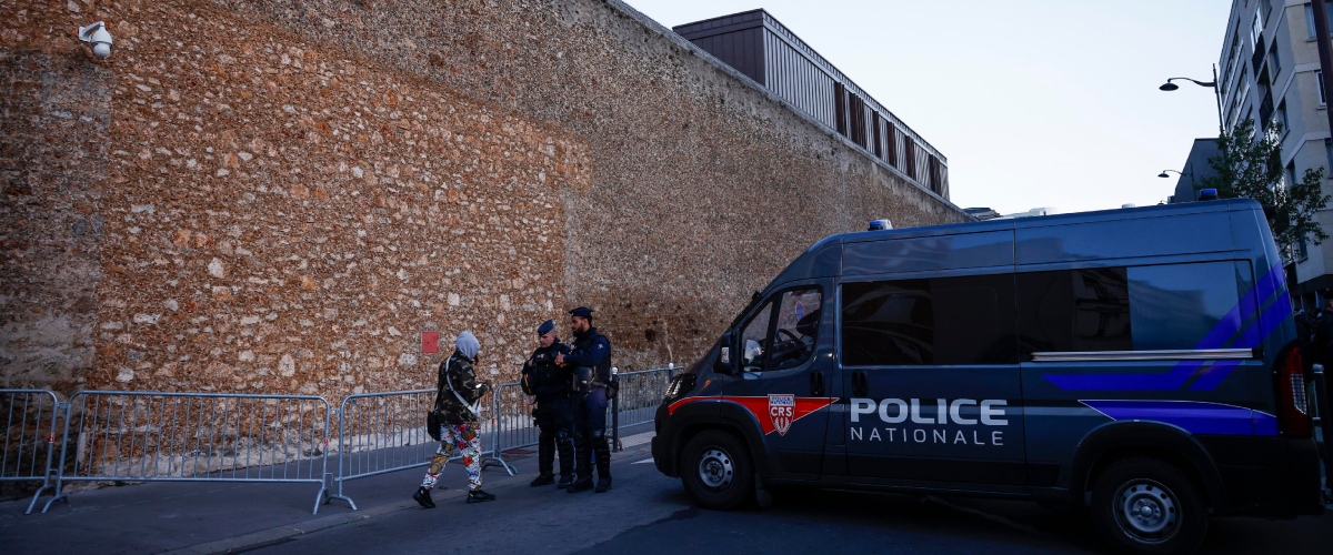 Barbaro omicidio della 12enne Lola Daviet: ergastolo per la migrante algerina, irregolare sul territorio francese Barbaro omicidio della 12enne Lola Daviet: ergastolo per la migrante algerina, irregolare sul territorio francese
