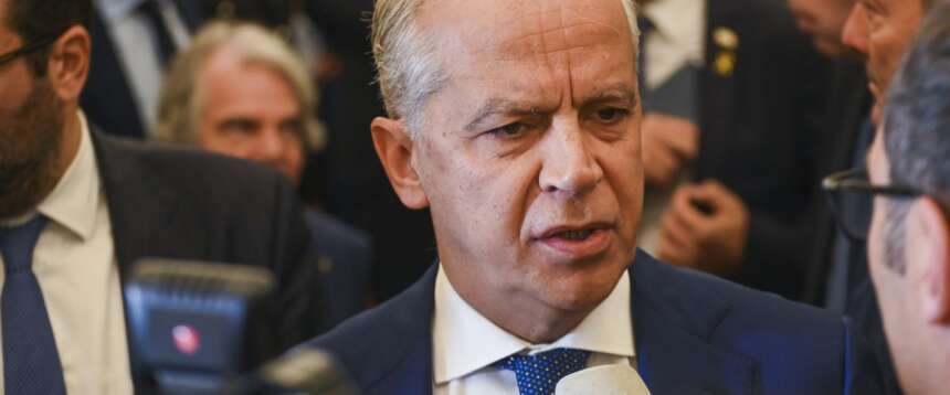Il ministro Matteo Piantedosi. Il Viminale ha stanziato 1,5 milioni per l’operazione anti droga “Scuole sicure” Il ministro Matteo Piantedosi. Il Viminale ha stanziato 1,5 milioni per l’operazione anti droga “Scuole sicure”