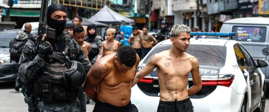 Guerriglia a Rio de Janeiro tra narcos e polizia: 64 morti. Il governatore contro Lula: colpa sua, trascura la sicurezza Guerriglia a Rio de Janeiro tra narcos e polizia: 64 morti. Il governatore contro Lula: colpa sua, trascura la sicurezza