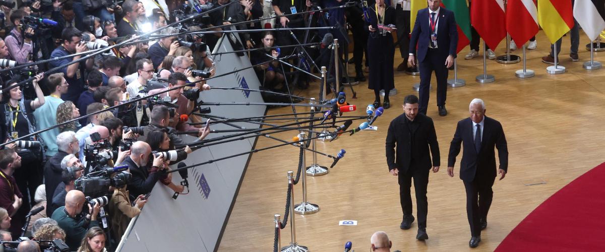 Bruxelles dà il via libera al nuovo pacchetto di sanzioni alla Russia: l’uno due di Usa e Ue fa innervosire Mosca Bruxelles dà il via libera al nuovo pacchetto di sanzioni alla Russia: l’uno due di Usa e Ue fa innervosire Mosca