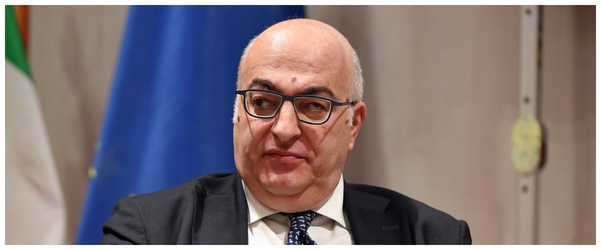 Indegna gogna grillina su Mario Sechi con tanto di video truccato: solidarietà dal centrodestra