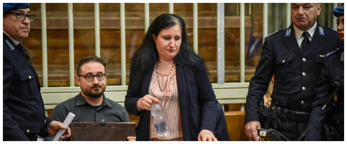 Cercarono di far passare Alessia Pifferi come inferma, chiesto il carcere per il suo avvocato e alcuni periti Cercarono di far passare Alessia Pifferi come inferma, chiesto il carcere per il suo avvocato e alcuni periti