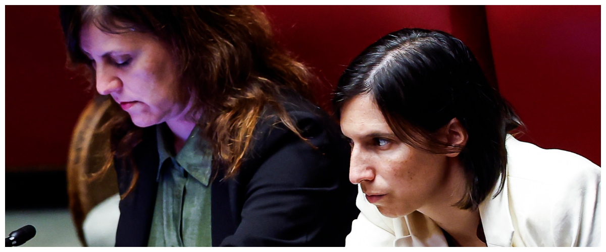 Schlein va all’estero e offende il suo Paese: “Con la destra la democrazia è a rischio”. Meloni:” Puro delirio, vergogna”