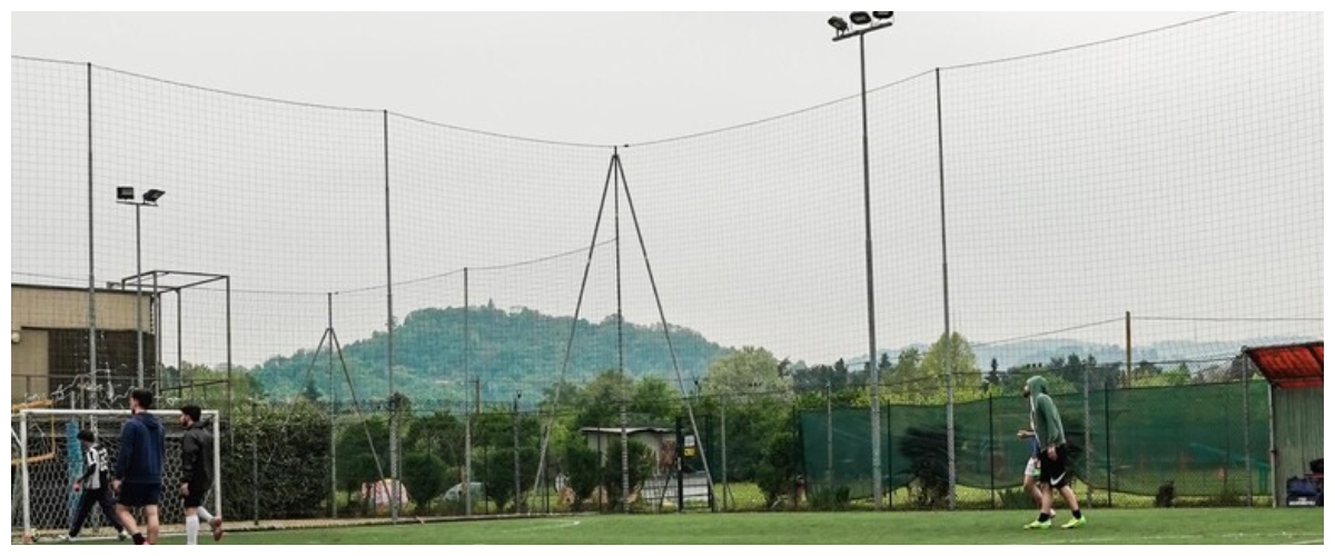 Calcioscommesse, arrestato a Reggio Calabria un arbitro che alterava le partite: espulsioni e rigori per decidere gli incontri Calcioscommesse, arrestato a Reggio Calabria un arbitro che alterava le partite: espulsioni e rigori per decidere gli incontri