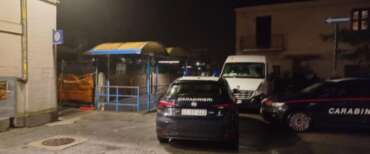 Novara, tre giovani investiti da un treno: un morto e due feriti. Salvini: “Addolorato”. Chiesta una relazione dettagliata dell’accaduto
