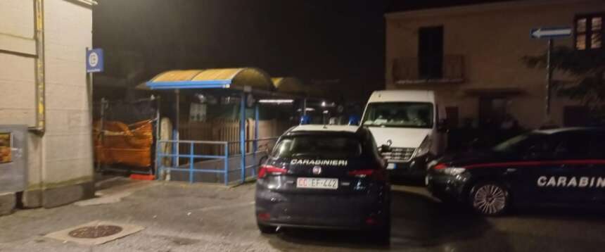 Novara, tre giovani investiti da un treno: un morto e due feriti. Salvini: “Addolorato”. Chiesta una relazione dettagliata dell’accaduto Novara, tre giovani investiti da un treno: un morto e due feriti. Salvini: “Addolorato”. Chiesta una relazione dettagliata dell’accaduto